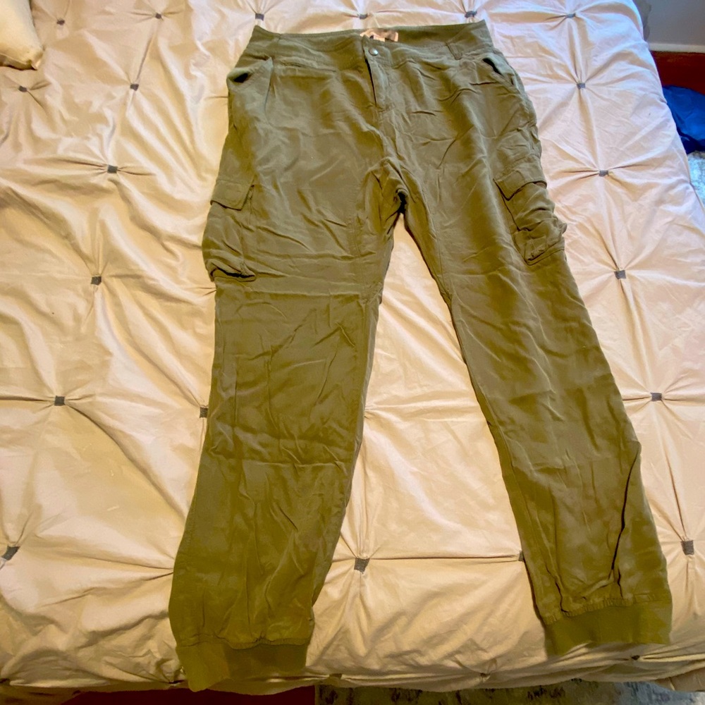 Size M Forever 21 Loose Fit Pants